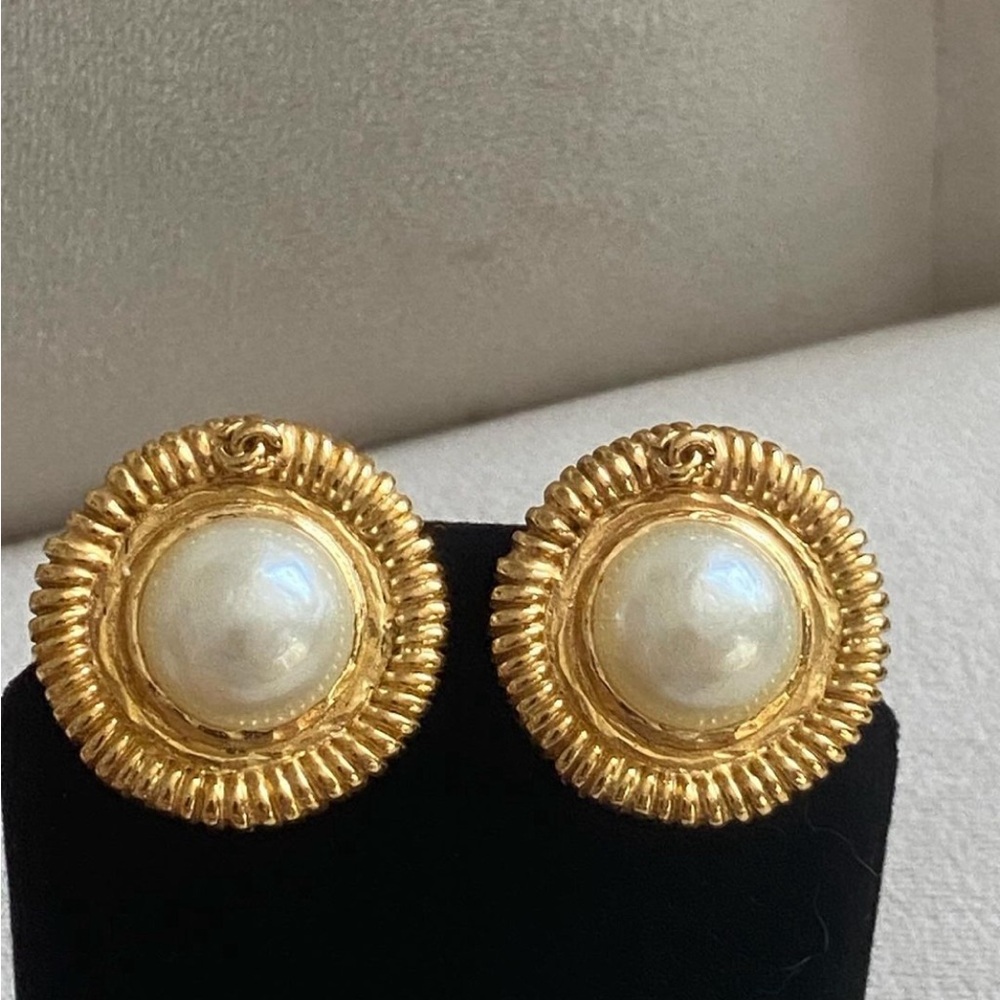 CHANEL Pearl Earrings
